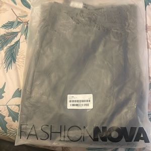 Fashion nova pants never worn or opened